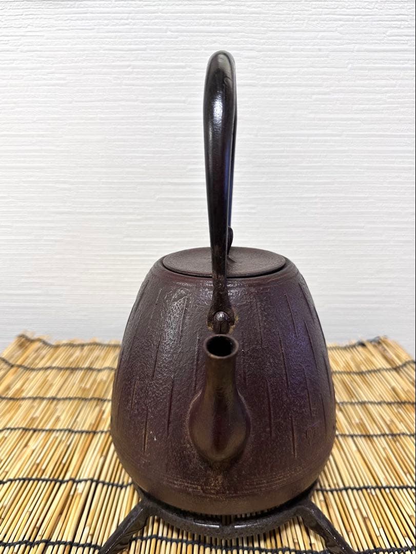 ほぼ未使用品　南部鉄瓶作家 及川 恒作 １５型雨地文 南部鉄瓶 南部鉄器　鉄瓶