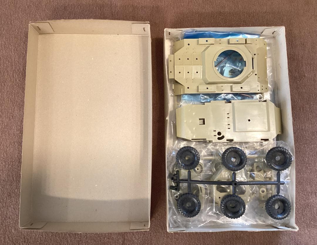 タミヤ 1/35 イギリス サラディン装甲車MkⅡ・ 25ポンド砲 小鹿