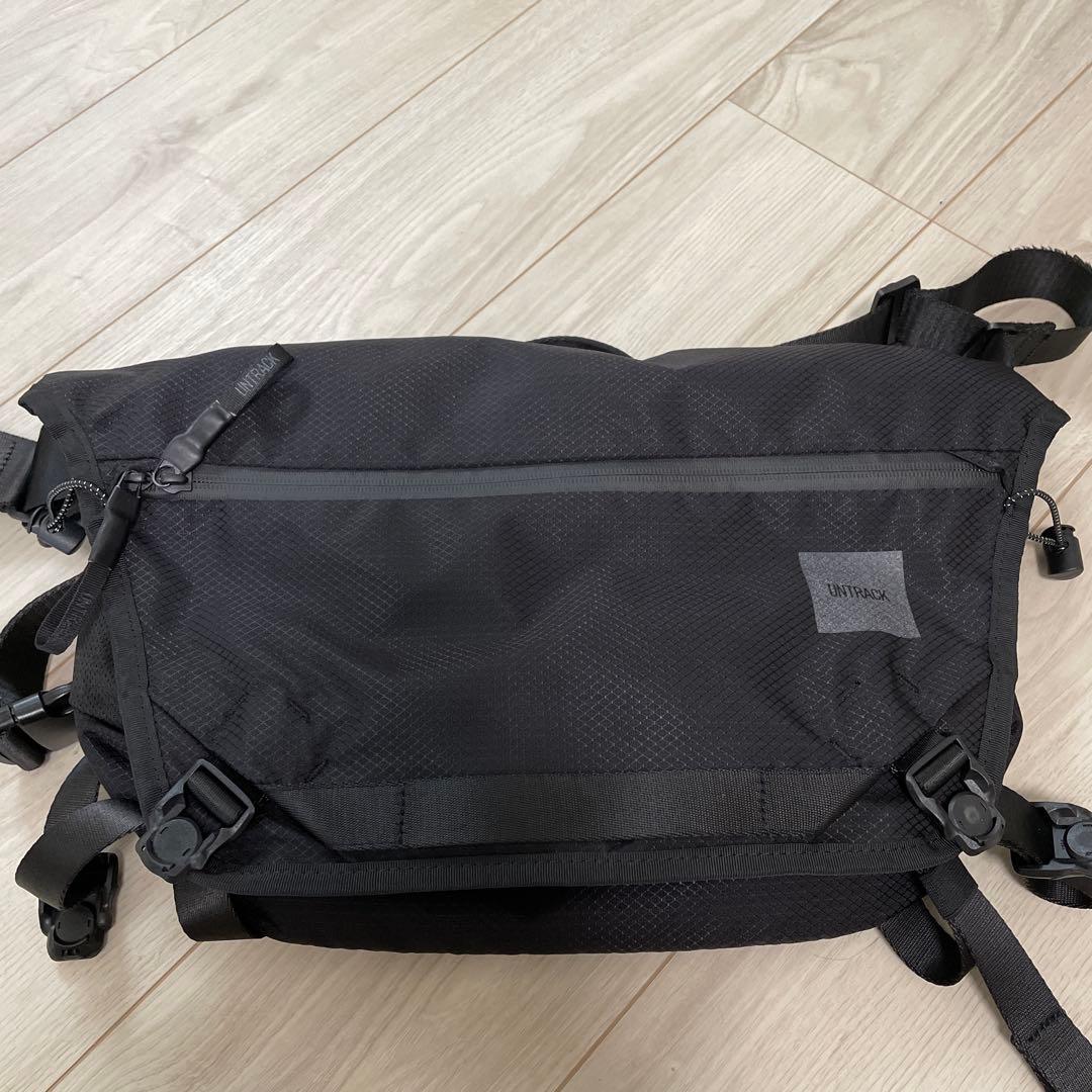 UNTRACK メッセンジャーバッグ