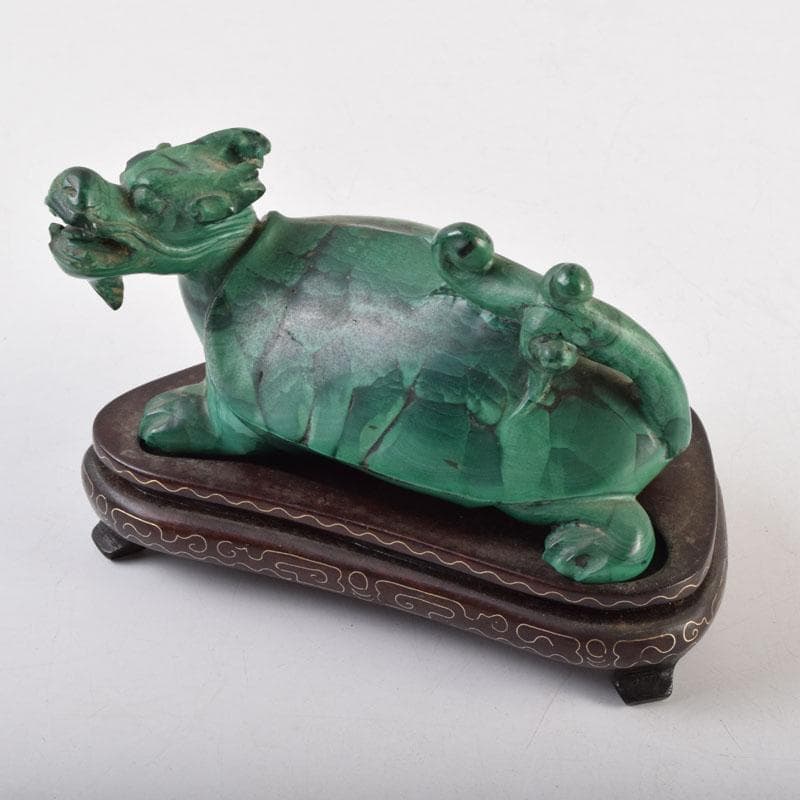 中国　玉石孔雀石マラカイト彫刻　神獣　置物　約896g　唐木台付　V　9009