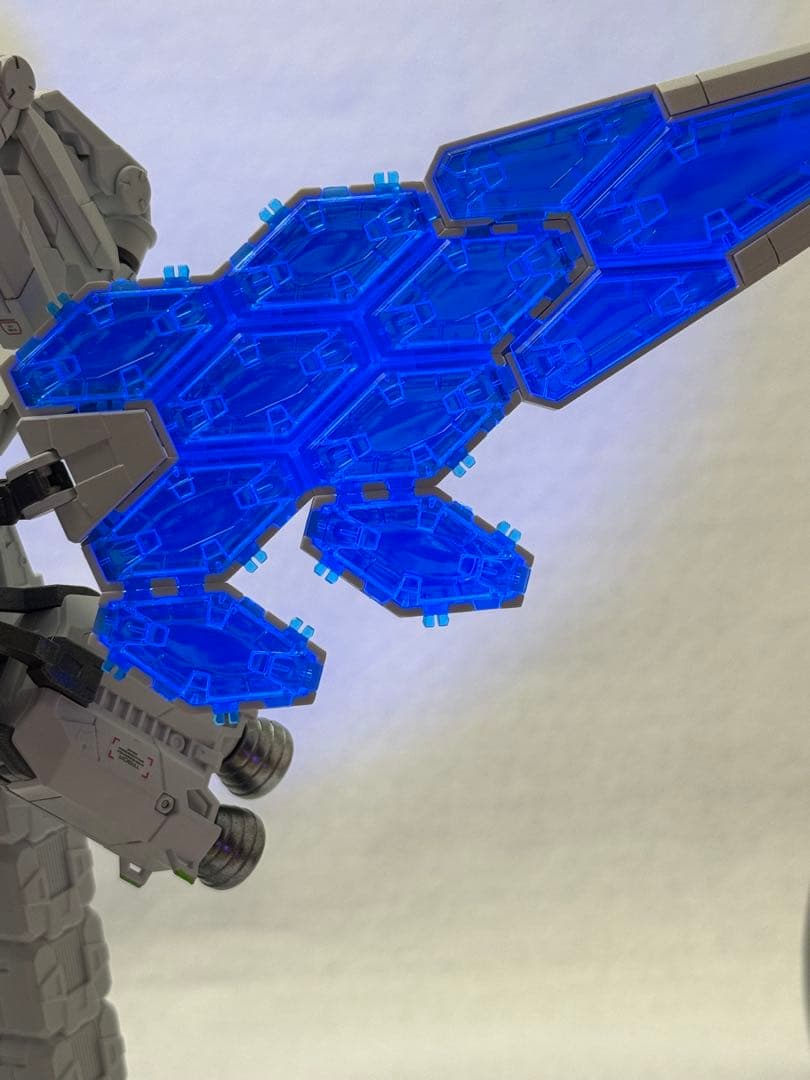 ガンプラ完成品　万博ガンダム全塗装完成品