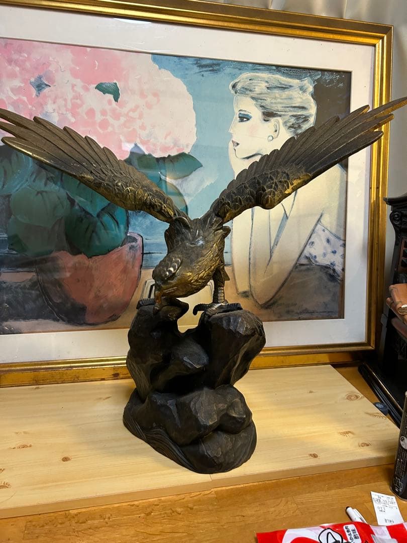 工芸品　鷹の　鉄製　置物