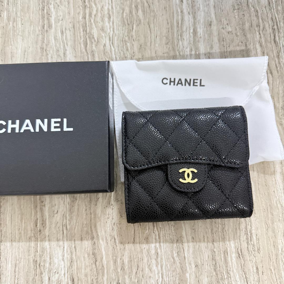 美品ノベルティ　折財布　ブラック