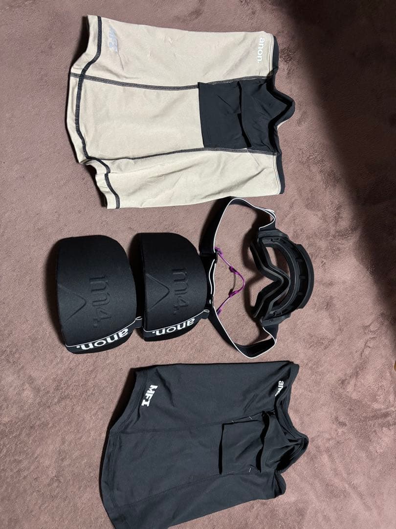 anon. m4. ゴーグルとフェイスガード2枚、ハードケースセット