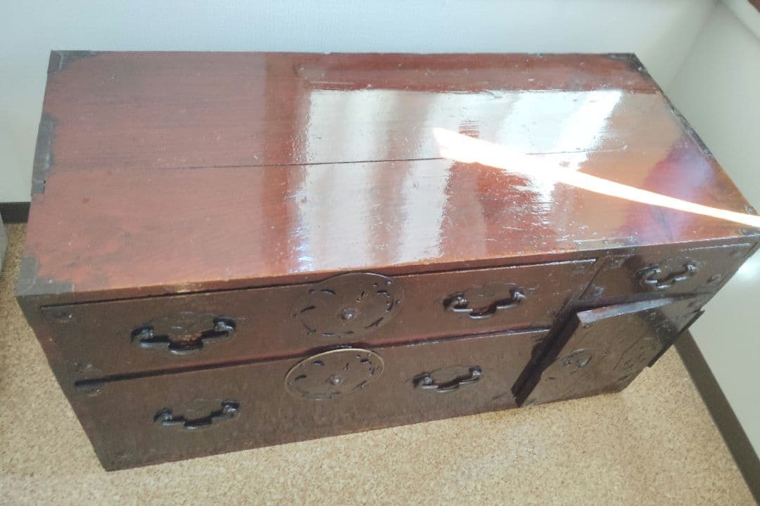 １００年前の伝統的な和風木製箪笥 5引き出し