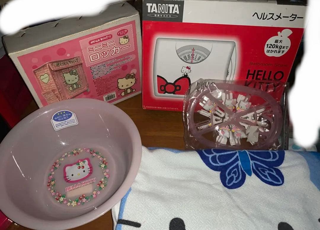 ハローキティ　希少　カオハナ　ミニロッカー　ミニハンガー　体重計　バスタオル　桶