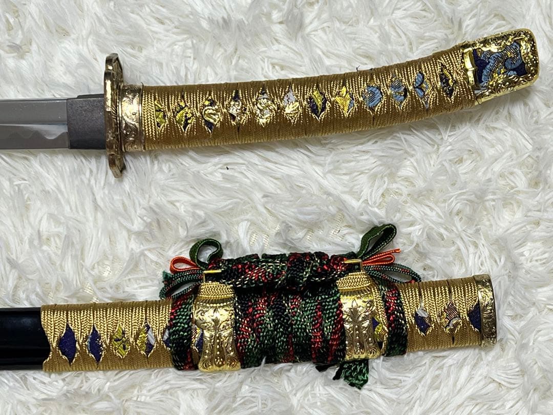 模造刀　日本刀　太刀　居合刀　金色と緑色の装飾