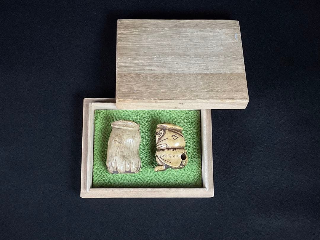 根付　提げ物　仏手柑・人物　２点　鹿角　彫刻