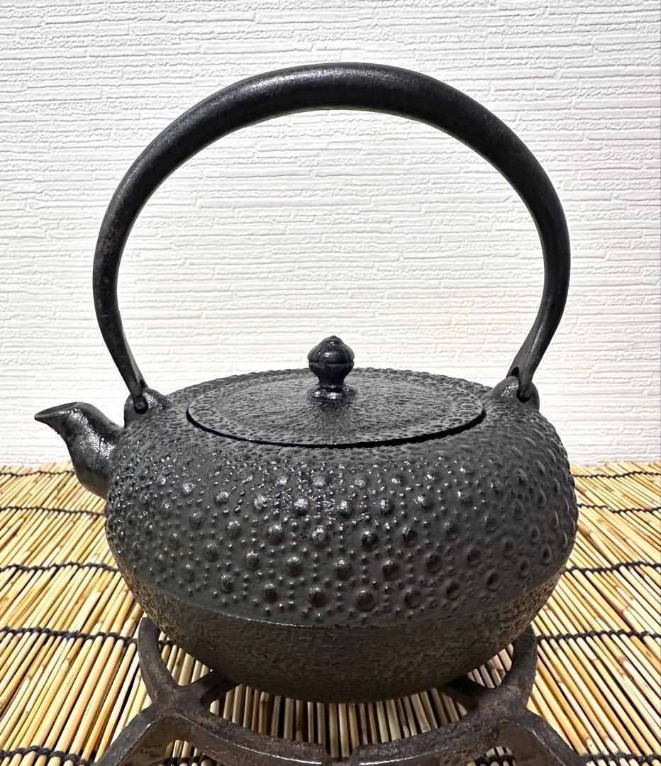 新品、未使用品　南部岩鋳造　１０型　姥口亀甲　南部鉄瓶　南部鉄器　鉄瓶