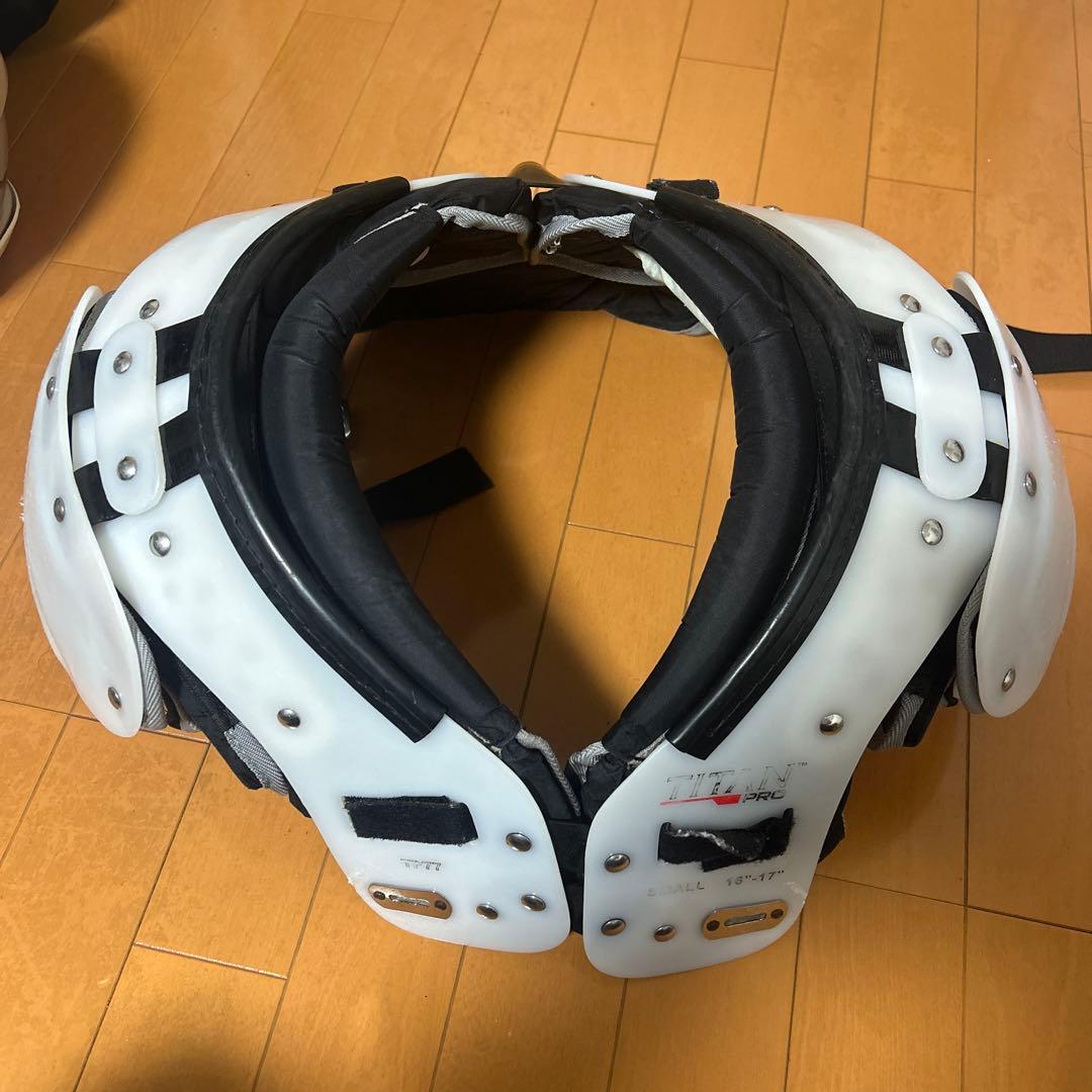 TITAN PRO ショルダーパッド Sサイズ ホワイト/ブラック