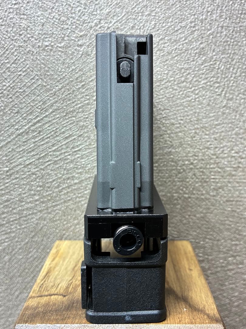 R8-02東京マルイ GBB M4 マガジンアダプター 外部ソース仕様