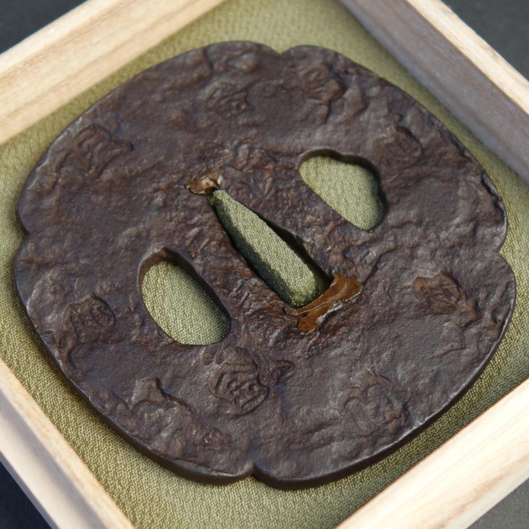 【刻印散図鐔 銘 山城国 天法】(鑑定書有) 刀装具 鐔 鍔 日本刀 武具 骨董