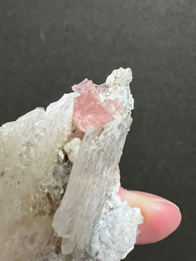 ピンクフローライト 結晶 母岩付き フランス産