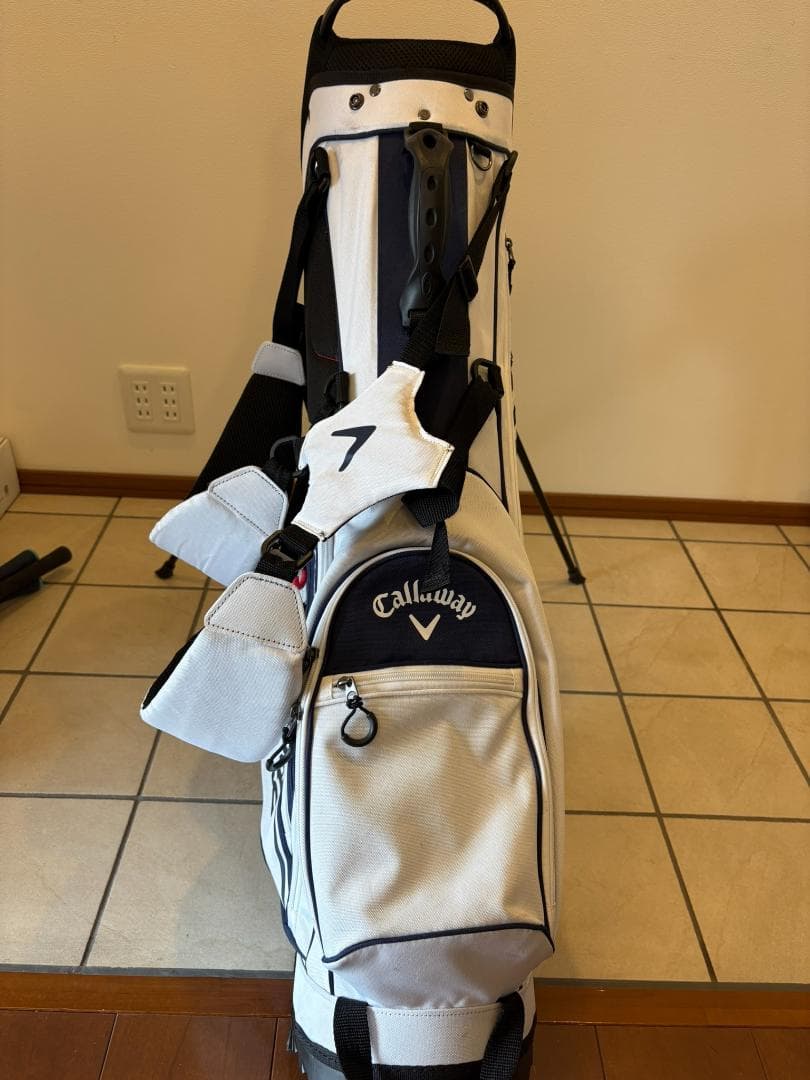 人気✨キャロウェイ スタンド式キャディバッグ 白　フード付 超軽量 機能性◯