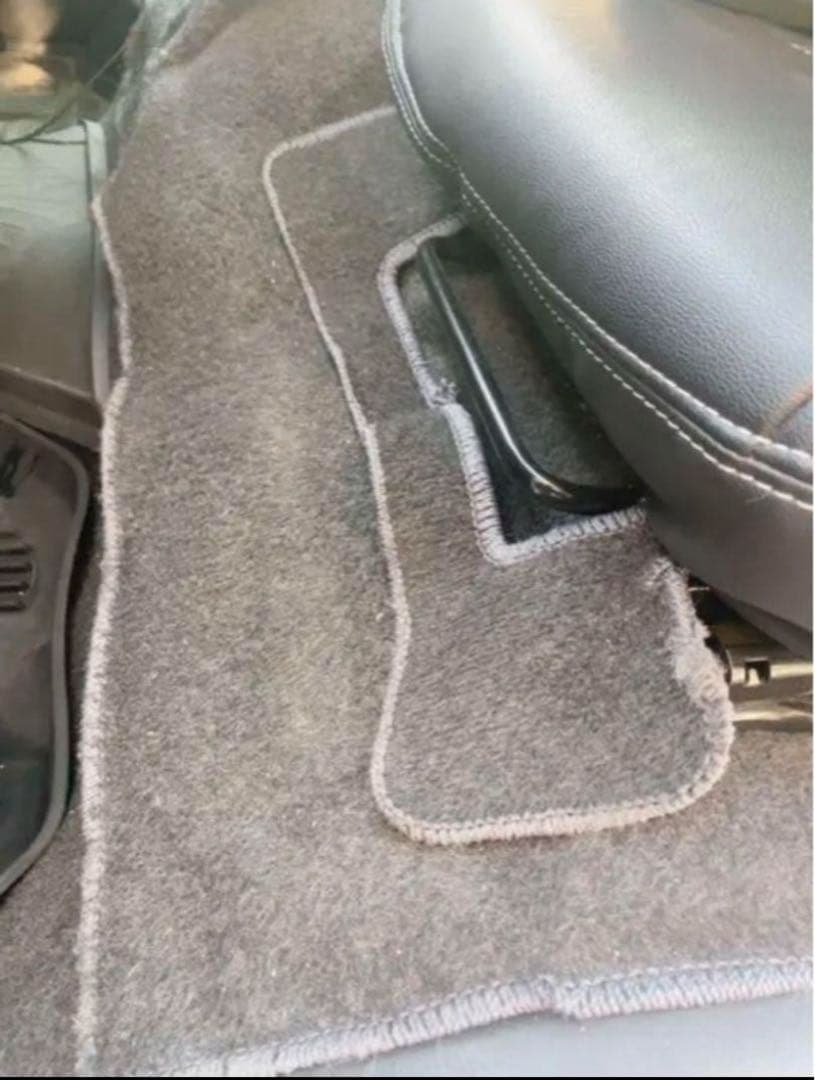 ハイエース200系　スーパーGL フットレスト　運転席側&助手席側　足おき台