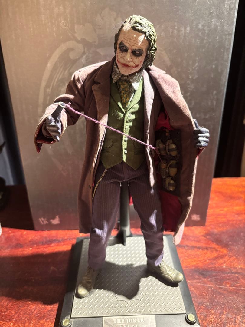 ヒース・レジャー版ジョーカー アクションフィギュア 2体分衣装付き／フルセット