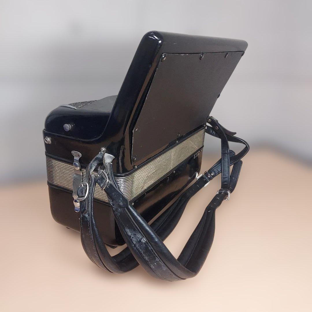 EXCELSIORイタリア製 アコーディオン　型番は不明