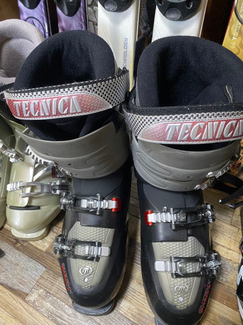 ま*ん様 影八甲田（龍）&ショートスキー板 合計4セットとロシニョール含むブーツ