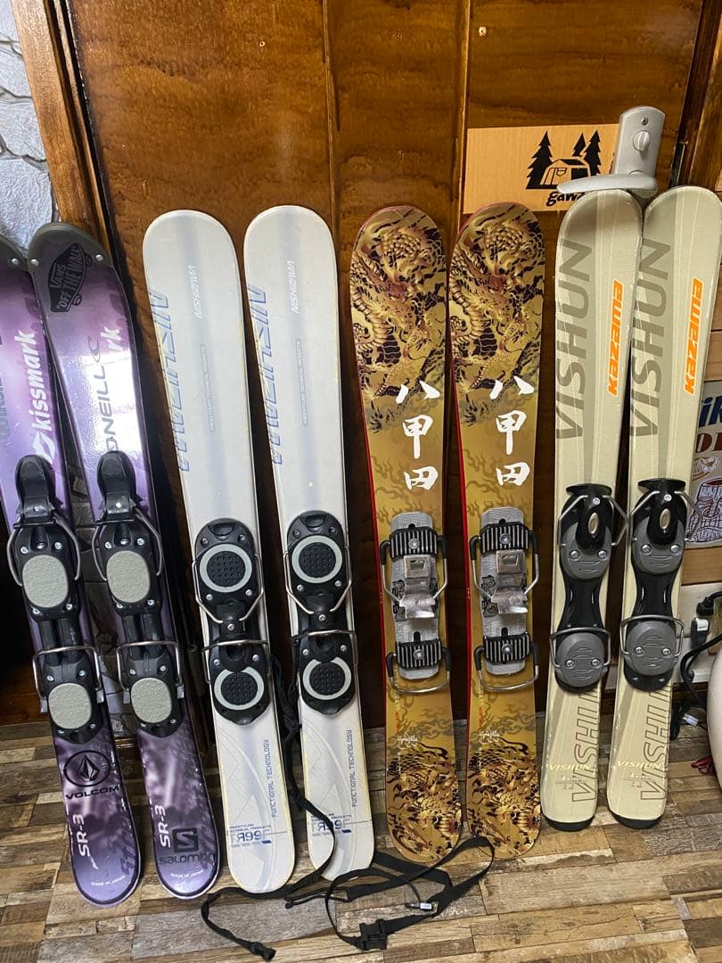ま*ん様 影八甲田（龍）&ショートスキー板 合計4セットとロシニョール含むブーツ