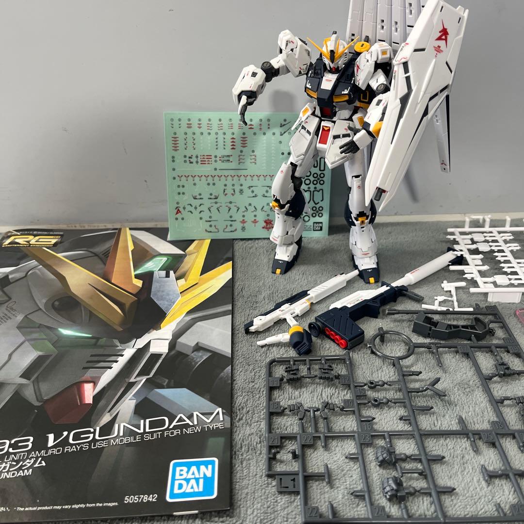 ガンプラ完成品　RG RX-93 νガンダム