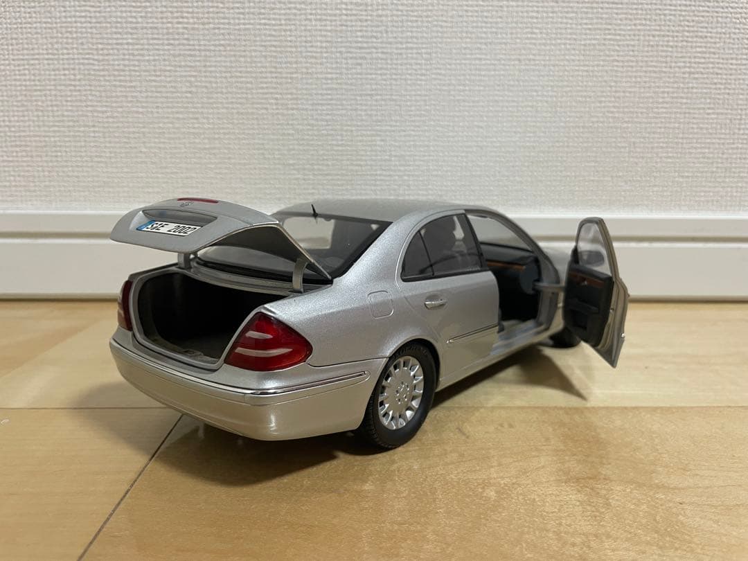 1/18 E-Class 京商 メルセデスベンツ Eクラス ミニカー