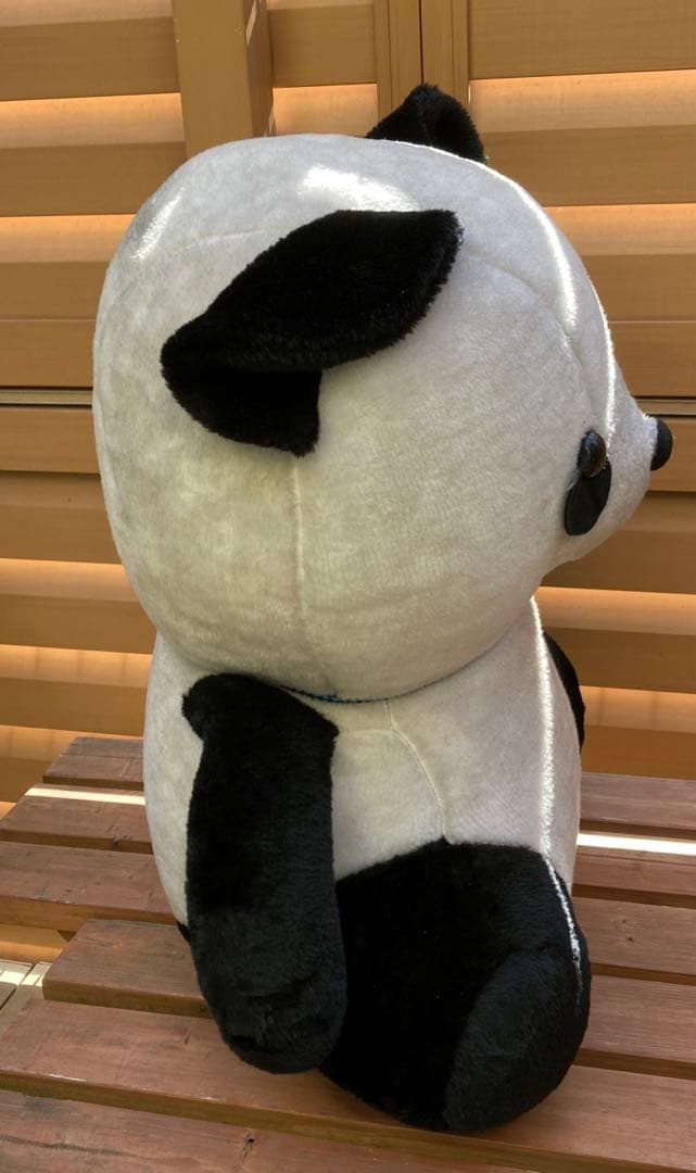 大きなパンダのぬいぐるみ