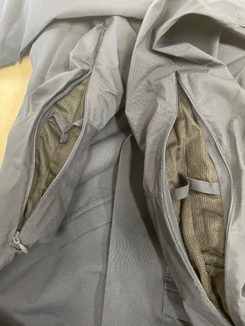 セール！！定価約57600円【新品　未使用品】スキーウェア