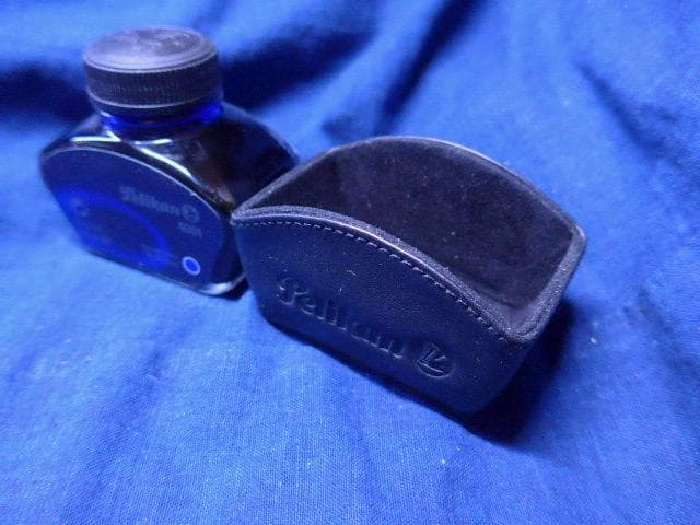 未使用のPelikan 4001 青インク（大）と非売品の貴重な専用ケース