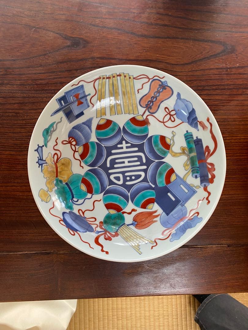 鍋島風　伝統的な模様の大皿　直径約30cm 二重箱