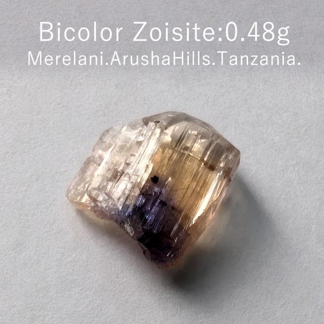 0.48g　バイカラーゾイサイト　ほのかな憧れ　鉱物標本　ゾイサイト