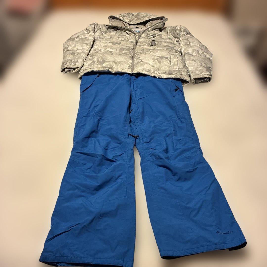 コロンビアの防水フード付き極暖のスキーウェア グレー(ダウン)と青のパンツ
