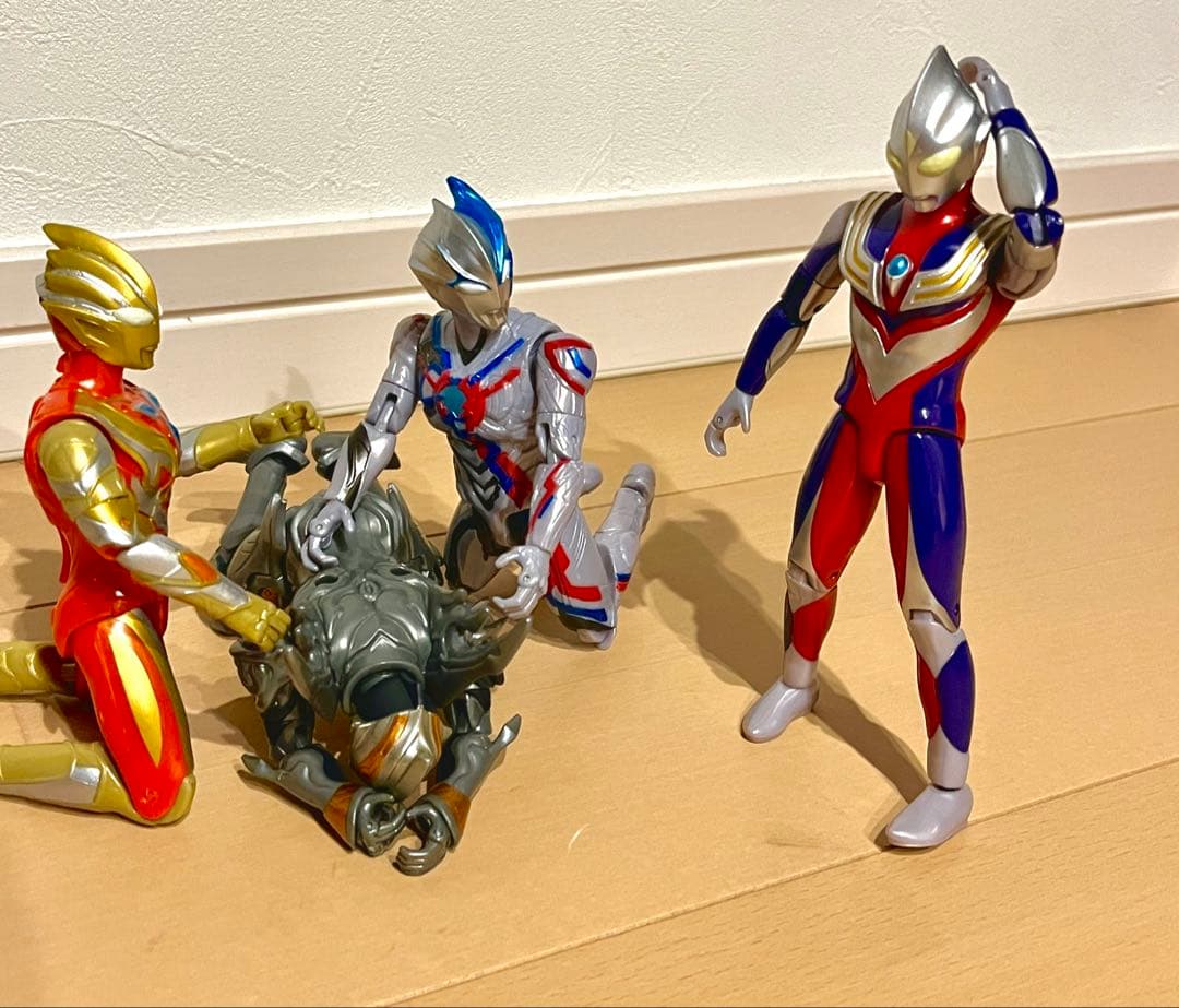 仲良しウルトラマン4人組み