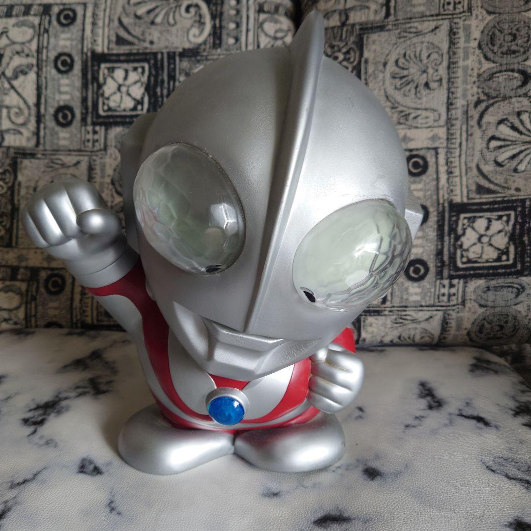 ウルトラマン フィギュア シルバー 赤貯金箱