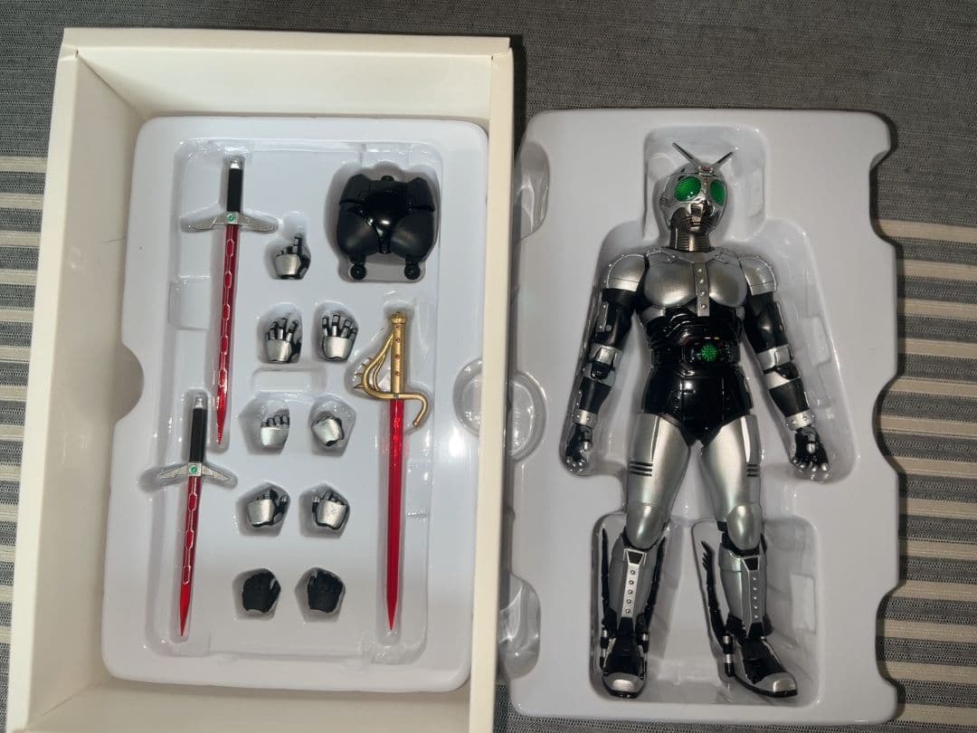 S.H.Figuarts シャドームーン　 SHADOWMOON 真骨彫製法