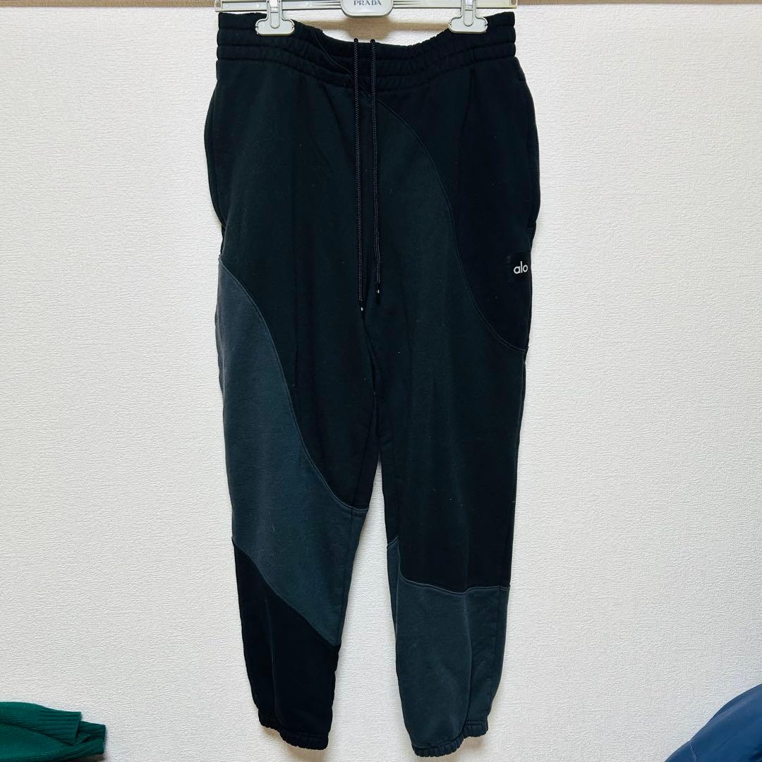 Alo Yoga スウェットパンツ