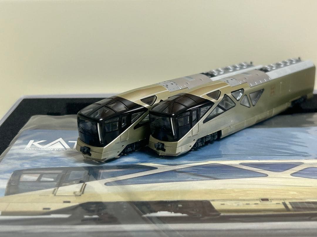 鉄道模型　Nゲージ　KATO 10-1889 10-1890 E001系　四季島
