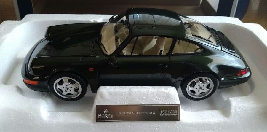 ノレブ 1/18 ポルシェ 911(964) カレラ4 1992 グリーン