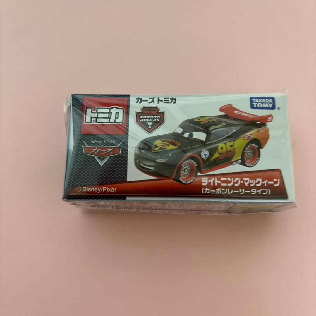カーズトミカ　ライトニングマックィーン　カーボンレーサータイプ