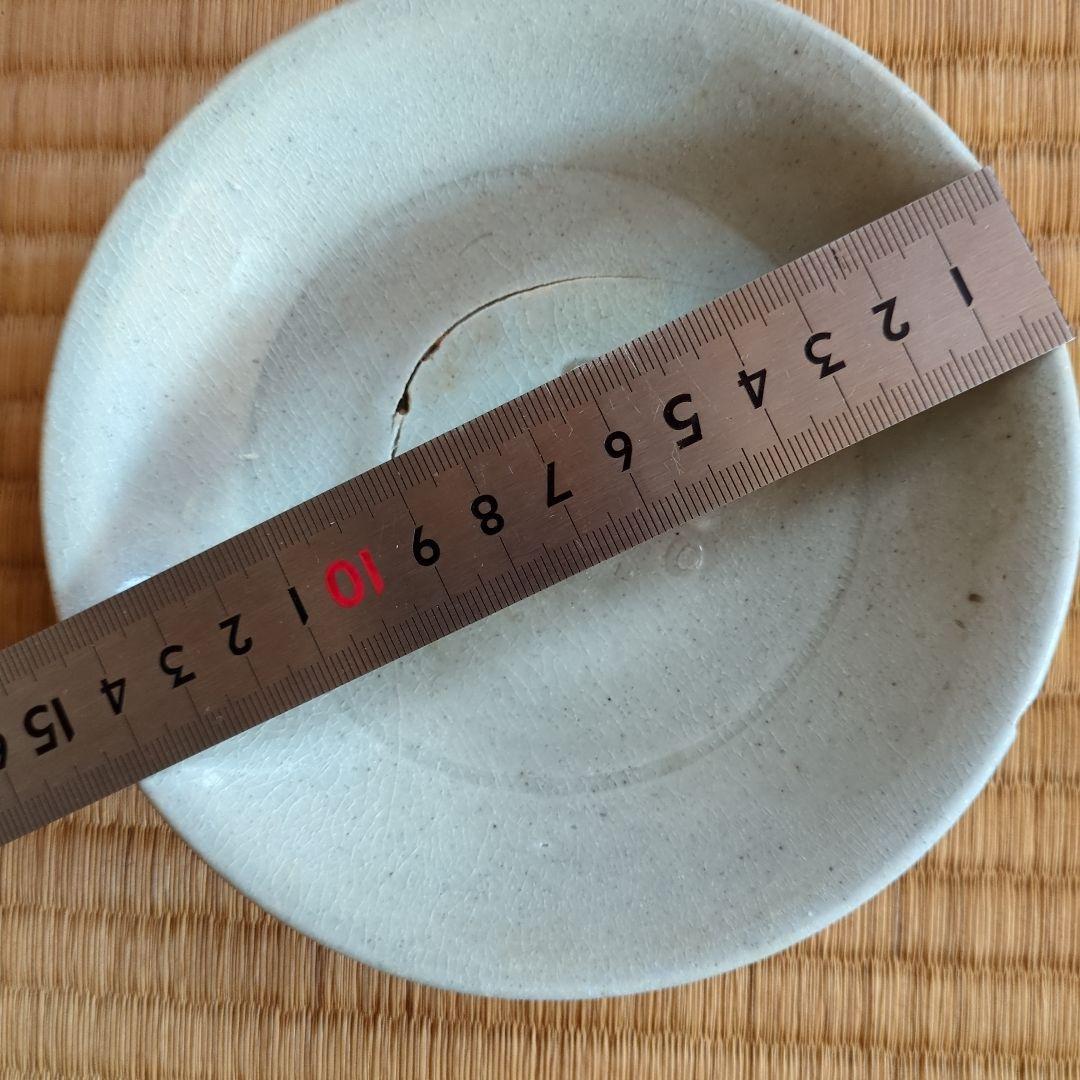 淡い灰色の平皿　李朝　白磁　平茶碗