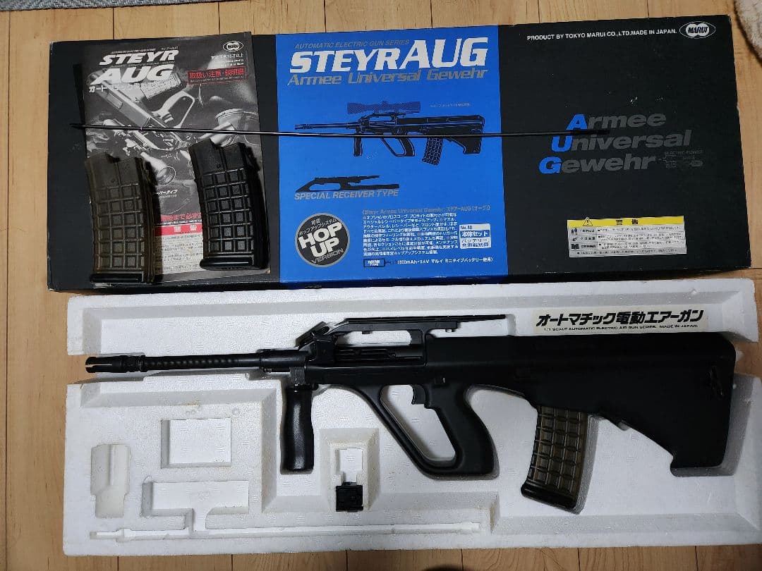 東京マルイ STEYR AUG 電動ガン マガジン3個付き、SBD取付済み