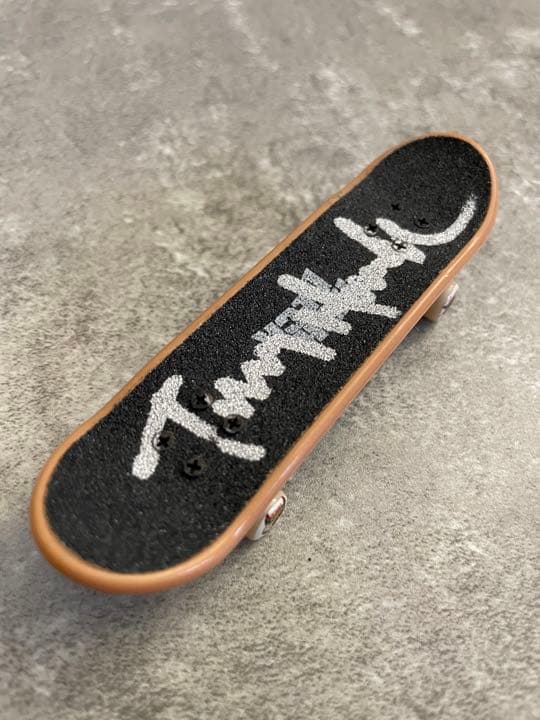 Tony Hawkのサイン入り指スケボー フィンガーボード