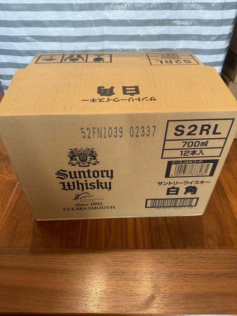 Suntory Whisky 限定白角　700ml 12本入り