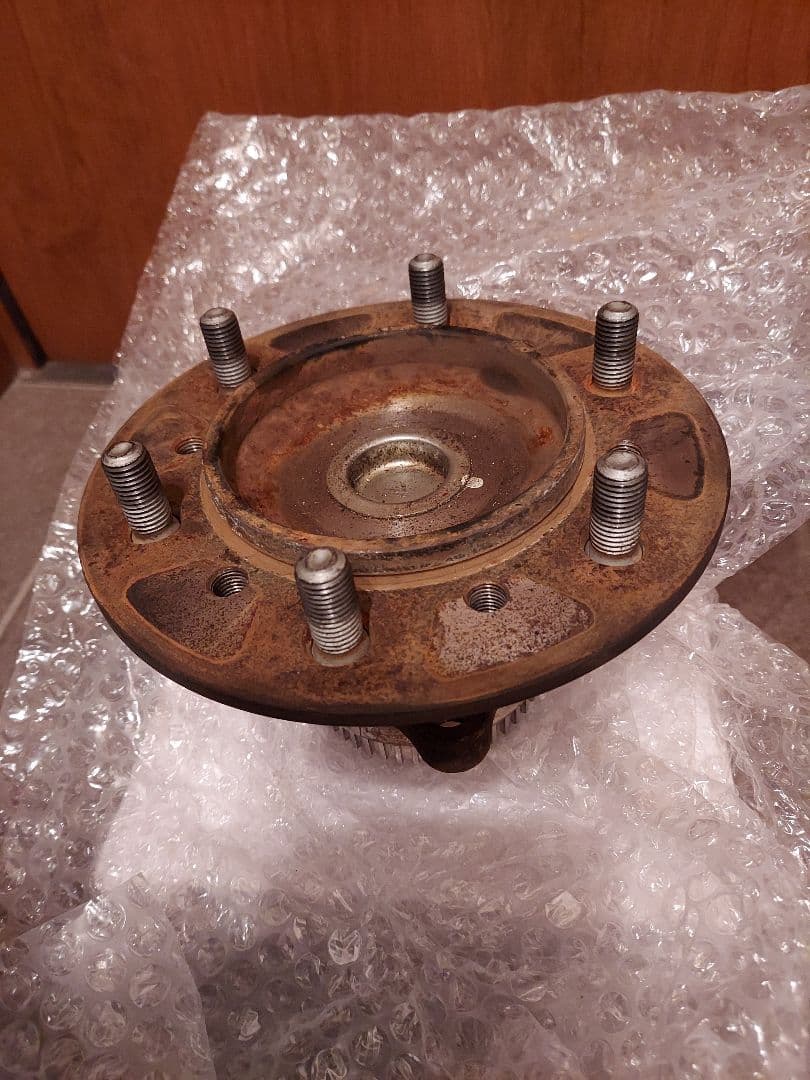 ハイエース200系フロント　ハブベアリング