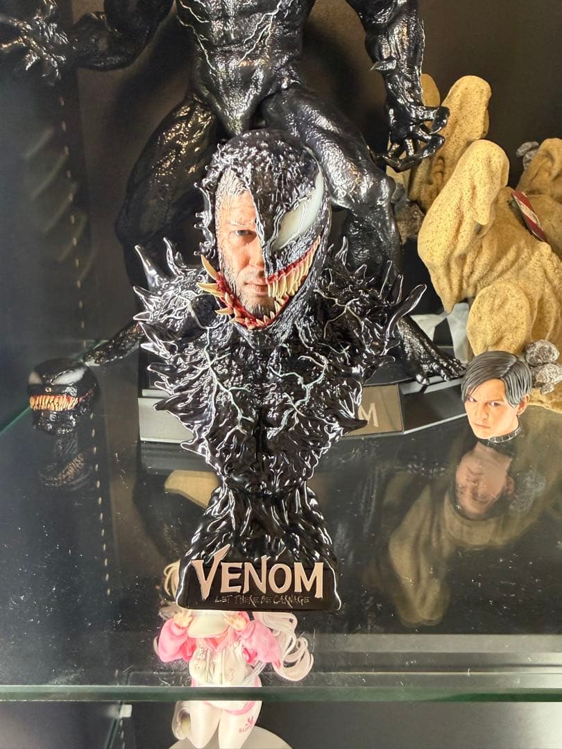 ホットトイズ　Venom バストフィギュア