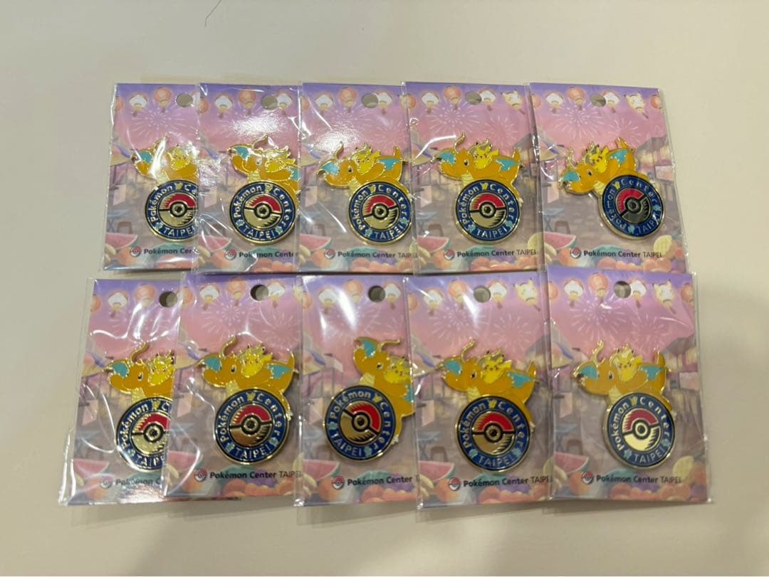 【新品未開封】10個 台湾限定 ポケモンセンター ロゴピンズ 台北 カイリュー