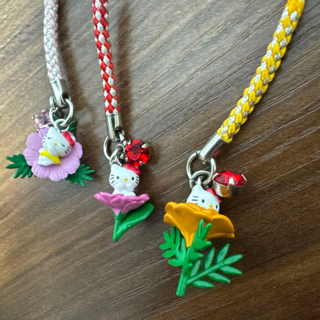 キティちゃん 根付け 3点セット 2005 フラワー 花 装飾付き