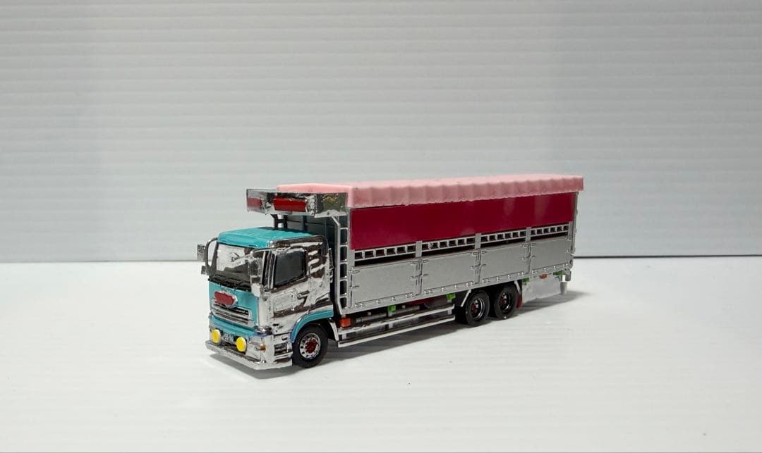 牛２頭付き ＵＤトラックスクオン　家畜運搬トラック　べこ車　トラックコレクション