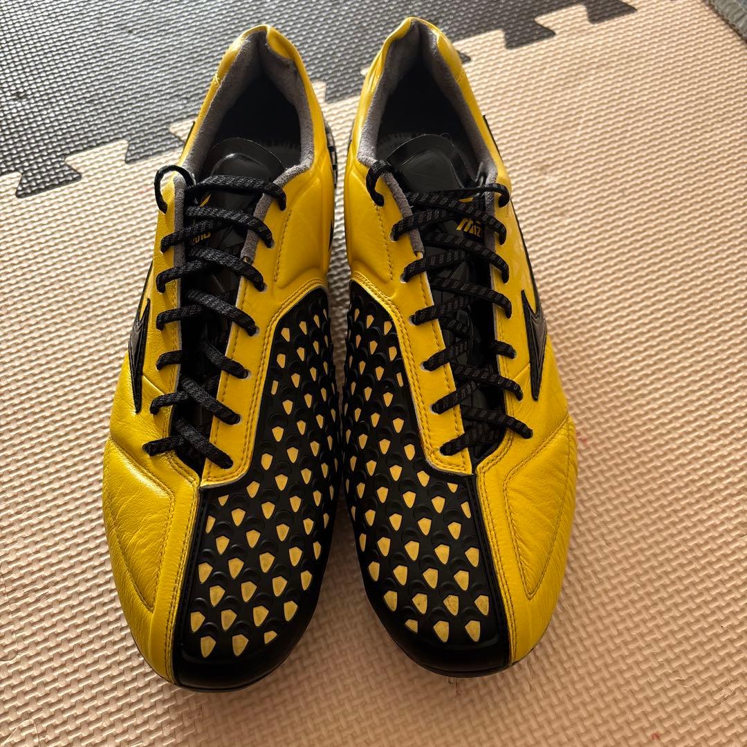 ミズノサッカースパイク　イグニタス　本田圭佑