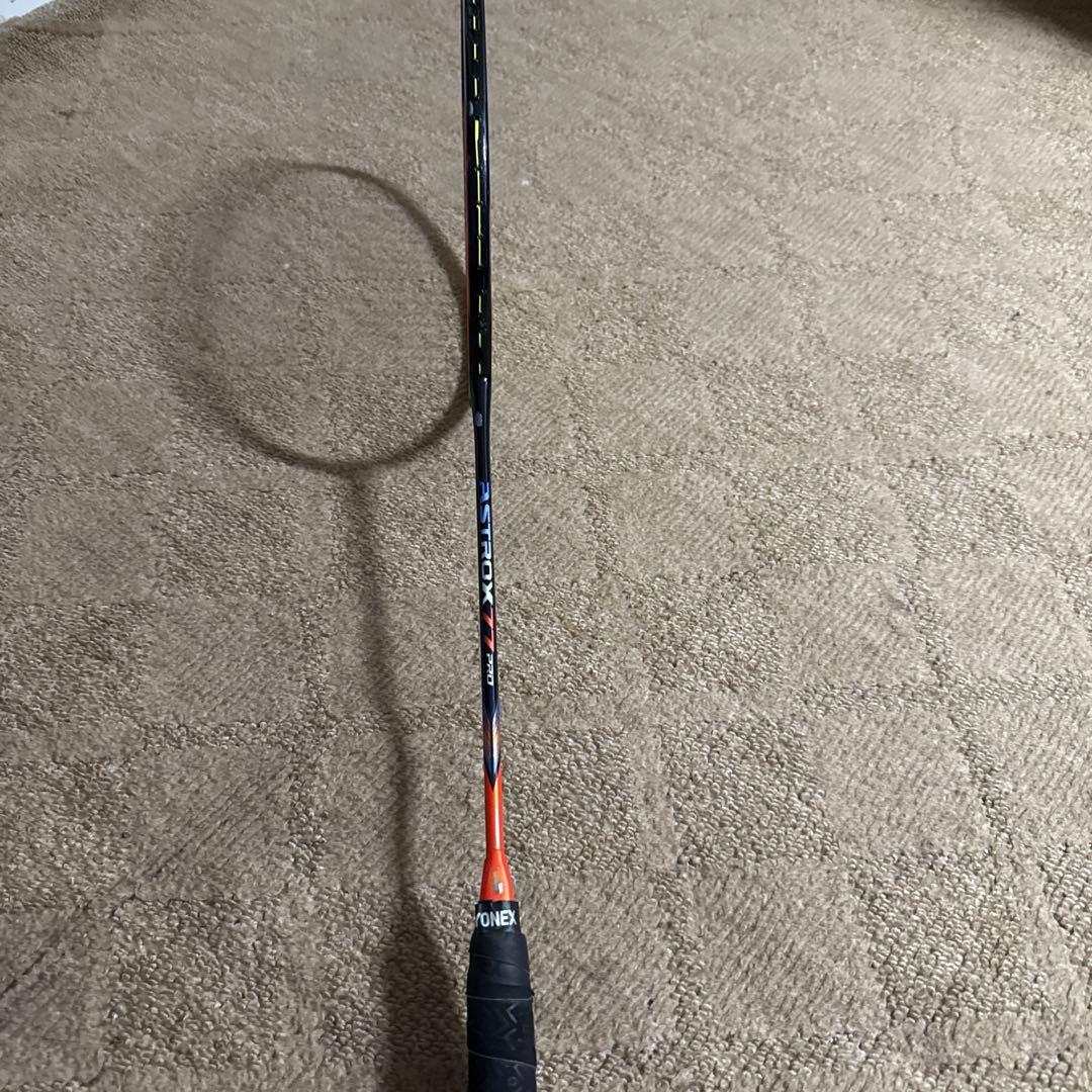 ✨美品✨ASTROX 77PRO バドミントンラケット ブラック/オレンジ