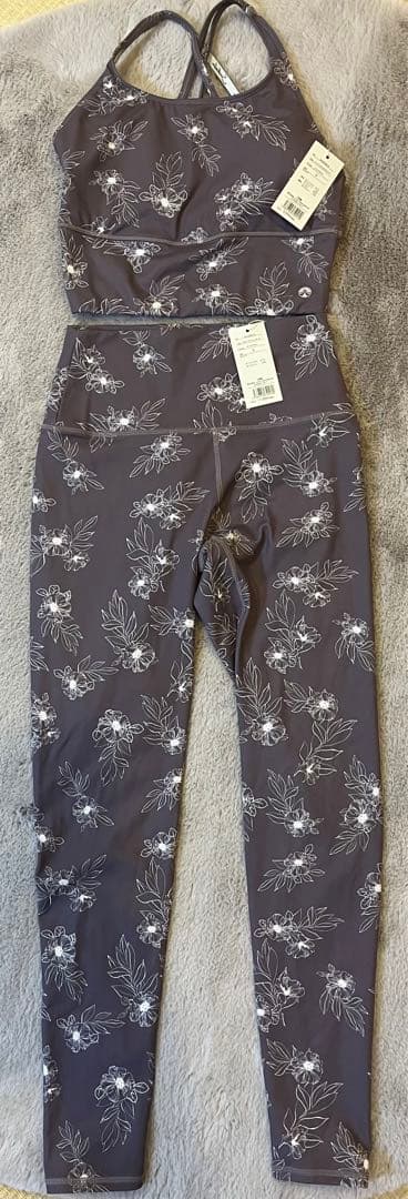 花柄スポーツブラとレギンスセット（ボディ用ジェル状クリーム新品未使用品付き）